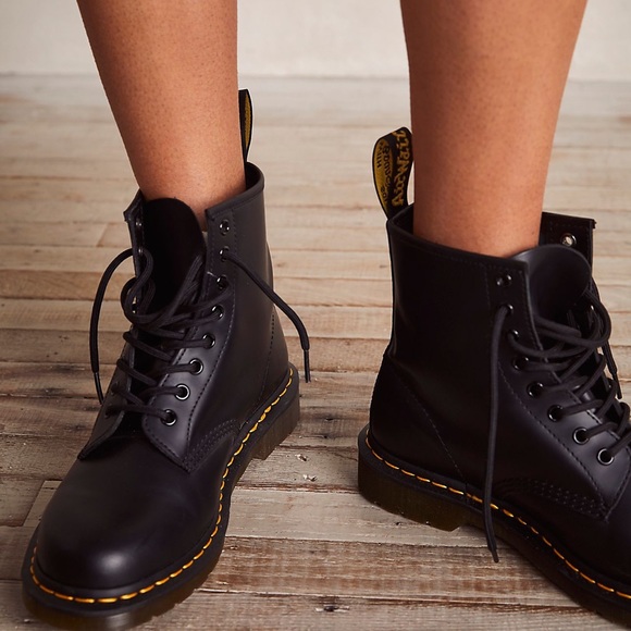 Dr. Martens 1460 Smooth Lace Up Boot - Picture 3 of 6